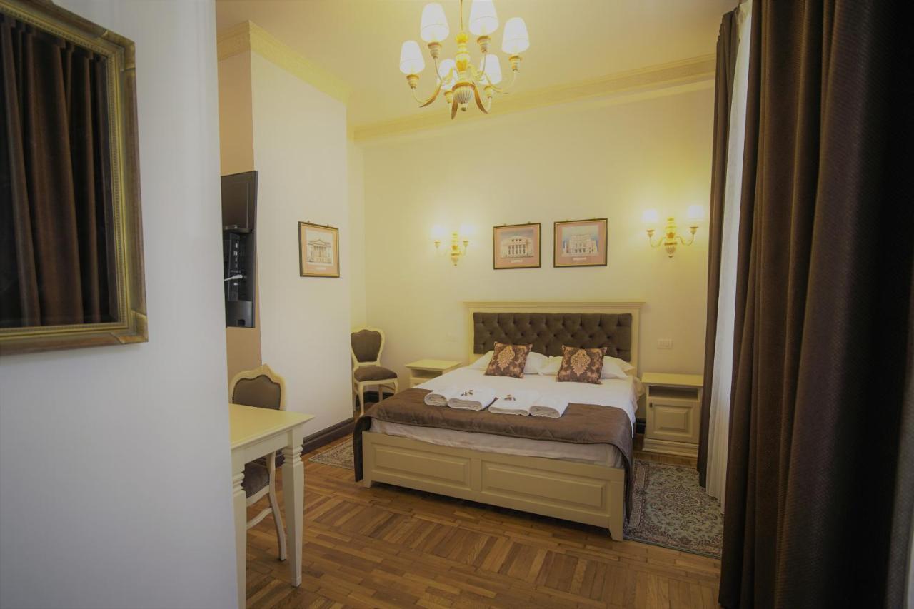 Hotel La Curtea Domneasca Piatra Neamţ Exterior foto