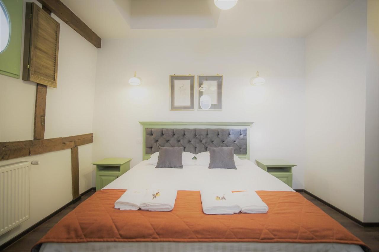 Hotel La Curtea Domneasca Piatra Neamţ Exterior foto